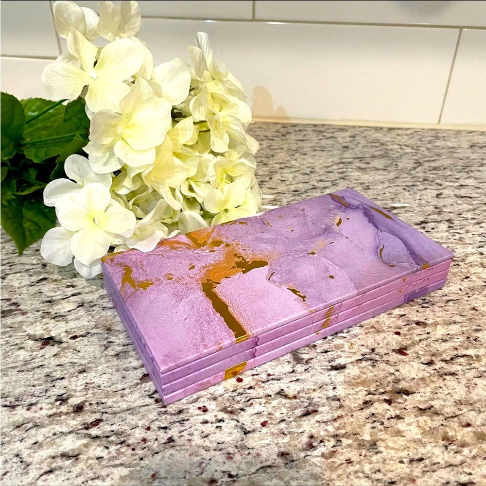 Like Seint non branded triple decker palette